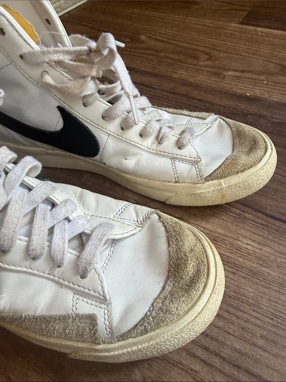 Nike Blazer Mid ’77 Vintage White/Black Sneakers – Men’s Size 8